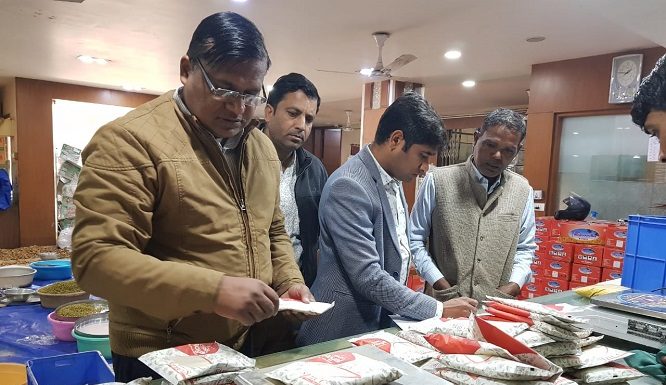 विधिक माप विज्ञान टीम की जयपुर शहर में दो प्रतिष्ठानों पर हुई कार्यवाही