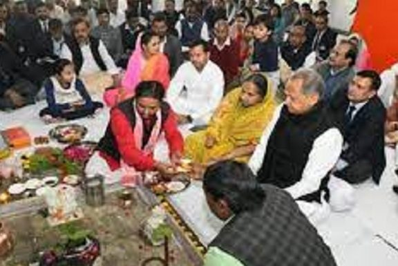 मुख्यमंत्री ने महाशिवरात्रि पर भगवान शिव की पूजा की